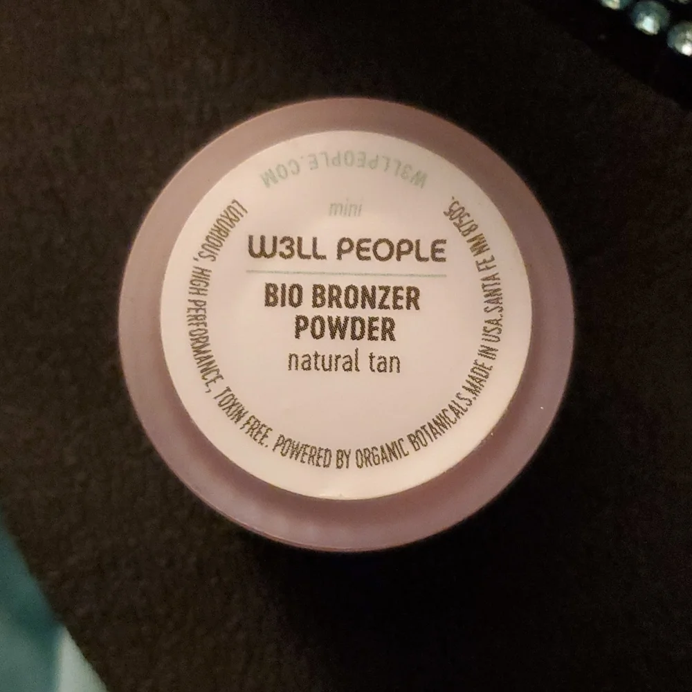 W3LL People Mini Bio Bronzer powder in Natural Tan‎